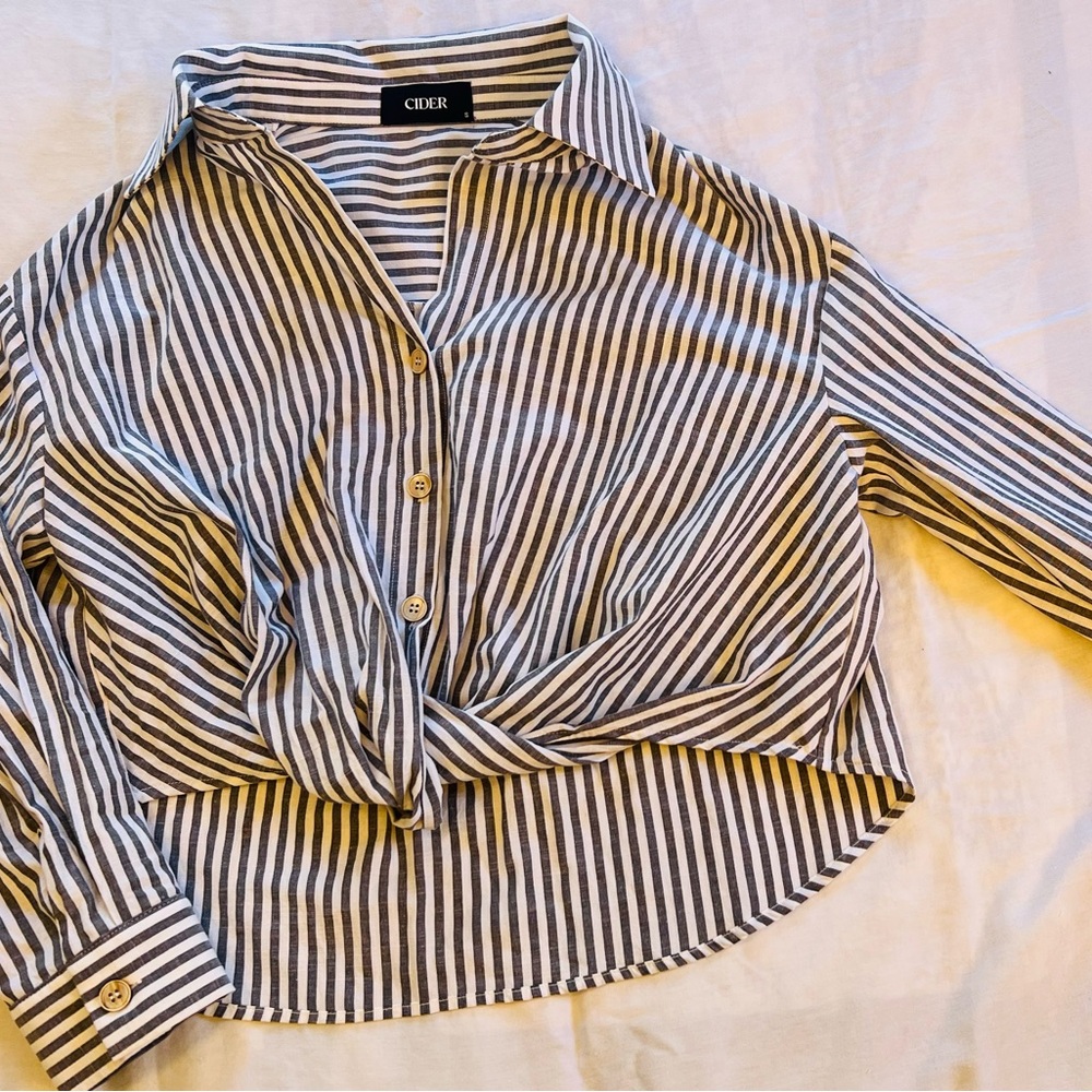 Cider Gray and White Striped Cropped Knot Blouse